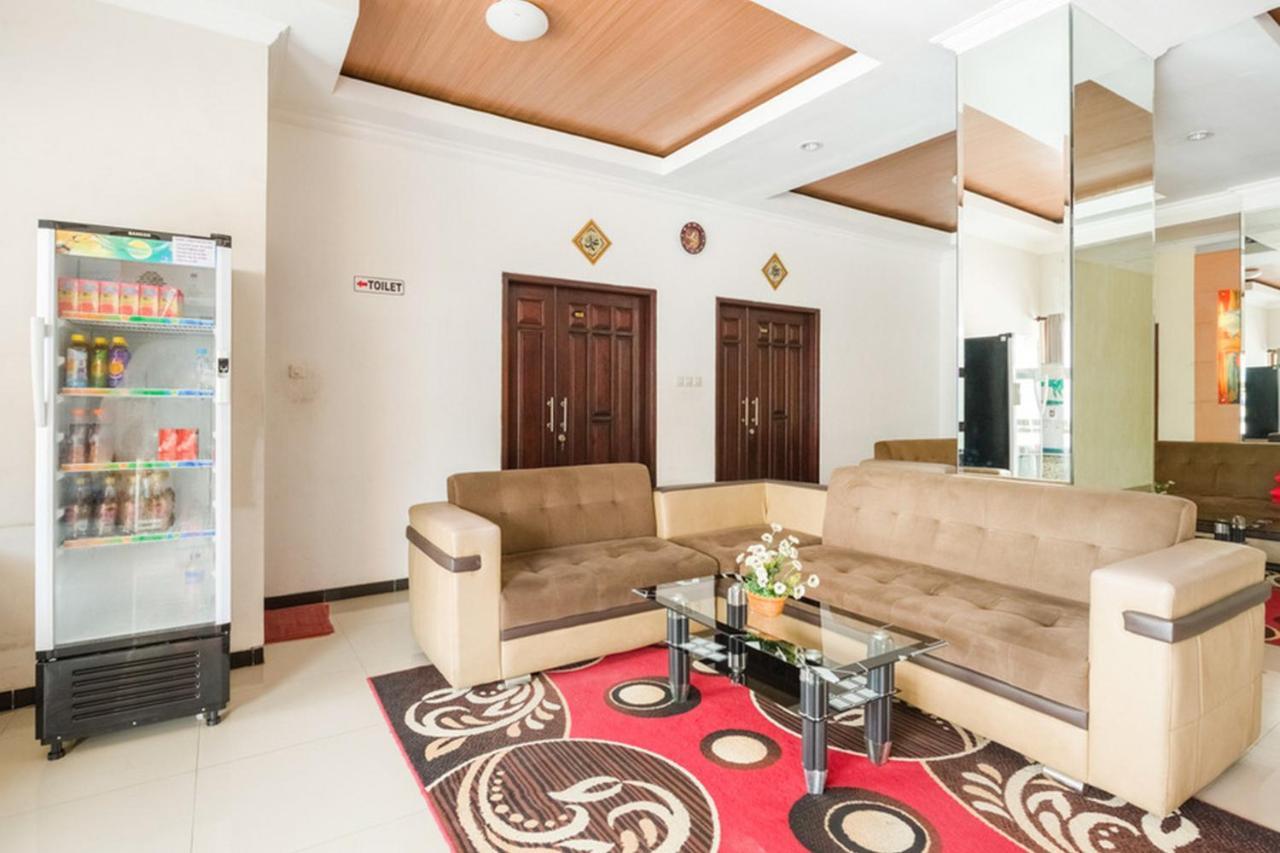 Reddoorz Syariah @ Jalan Simpang Gajayana Hotell Malang Exteriör bild