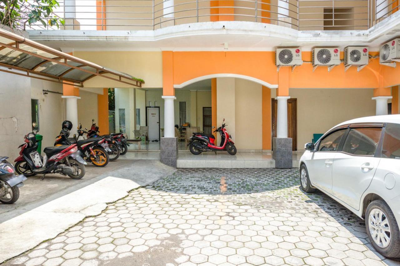 Reddoorz Syariah @ Jalan Simpang Gajayana Hotell Malang Exteriör bild