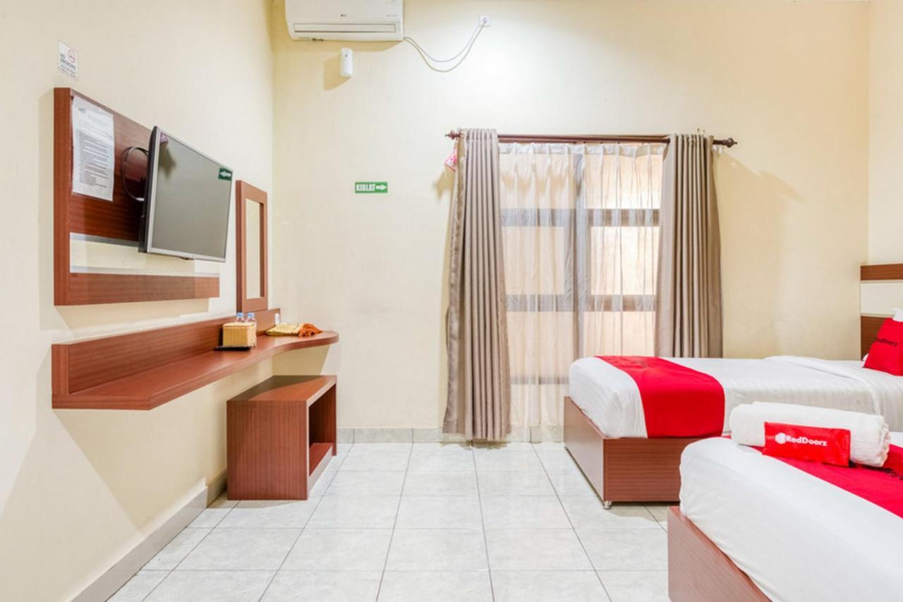 Reddoorz Syariah @ Jalan Simpang Gajayana Hotell Malang Exteriör bild
